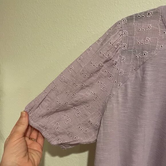Women’s lavender blouse top with eyelet sleeves, size medium - Picture 3 of 3